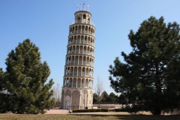 America's Leaning Tower is located in Niles, Illinois