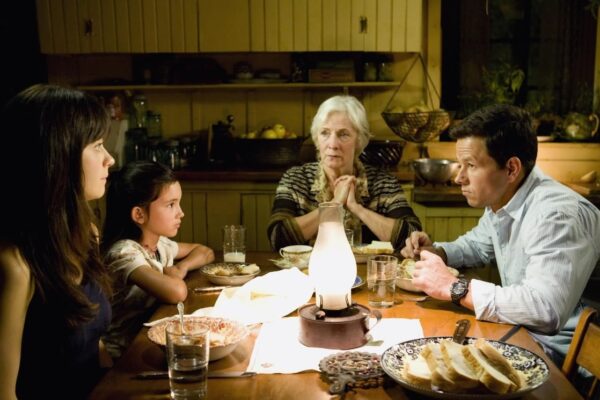 Mark Wahlberg, Betty Buckley, Zooey Deschanel, and Ashlyn Sanchez in The Happening (2008)