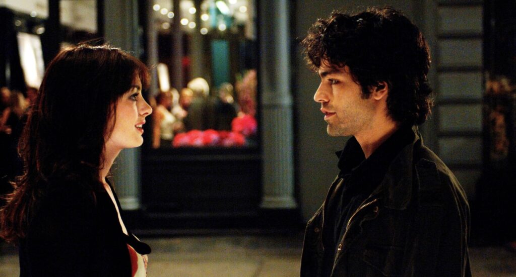 Anne Hathaway and Adrian Grenier in The Devil Wears Prada (2006)