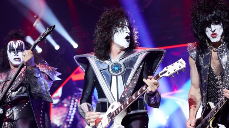 10 Bands and Musicians Who Somehow Made It Big Despite Being Terrible, According to the Internet