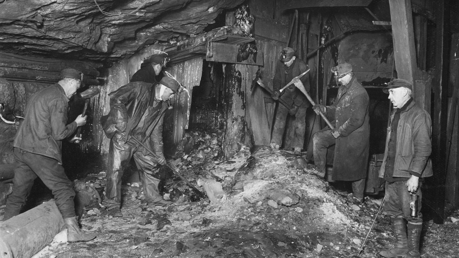 Coal miners preparing to returned to work after the great strike, Scranton, PA 2/14/26.