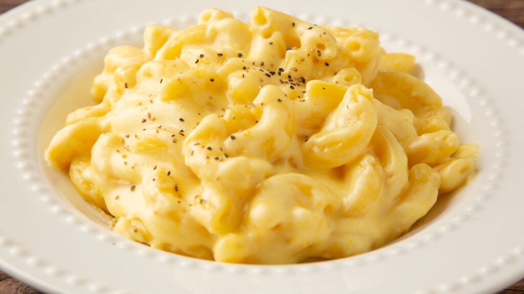 American macaroni cheese with cheddar cheese